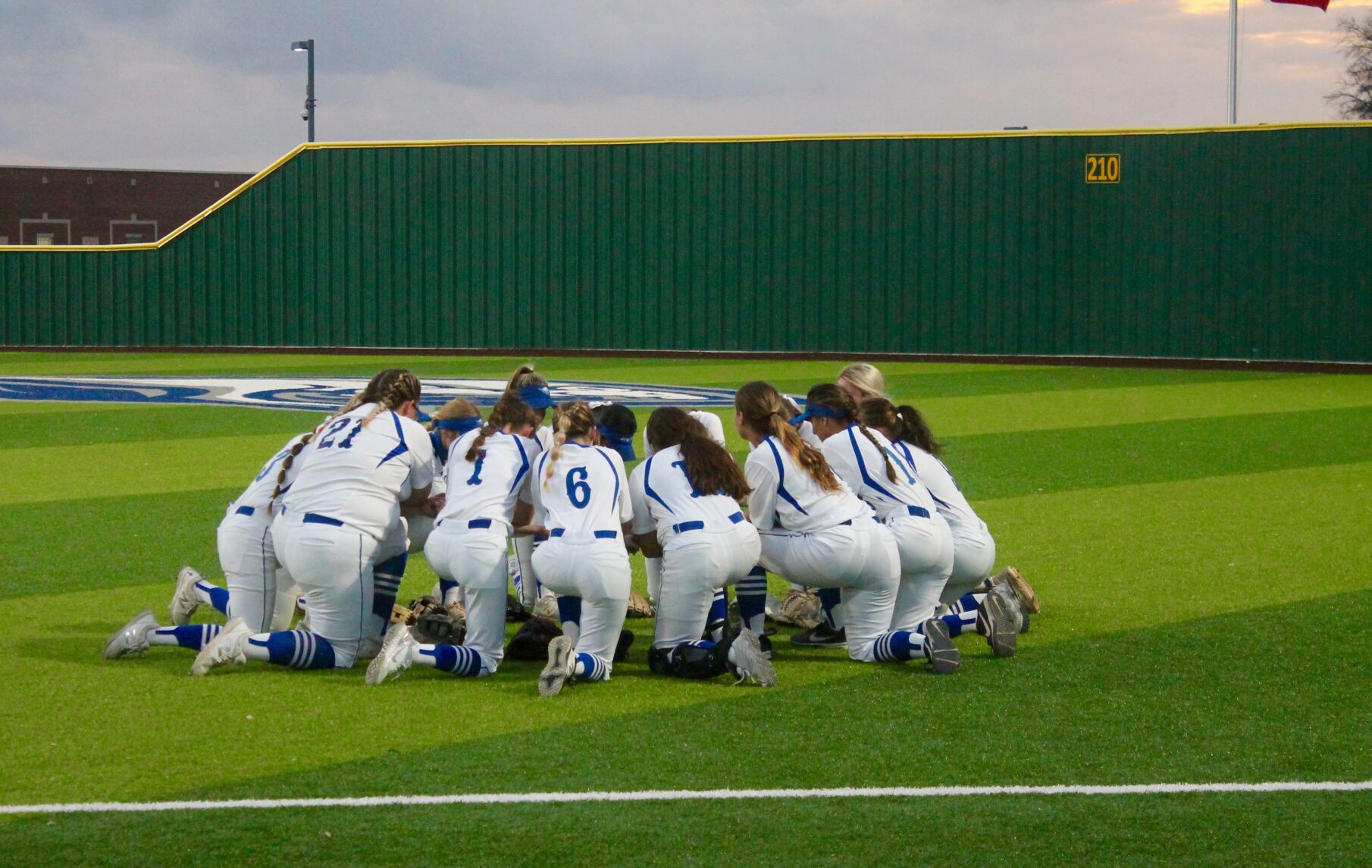 WF team pray